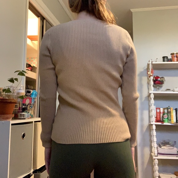 tan ribbed v-neck sweater 🤎🧡 - Picture 4 of 4
